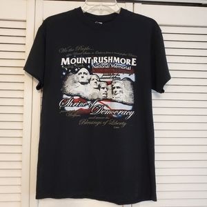 Mount Rushmore National Memorial Shirt,  Size Medium